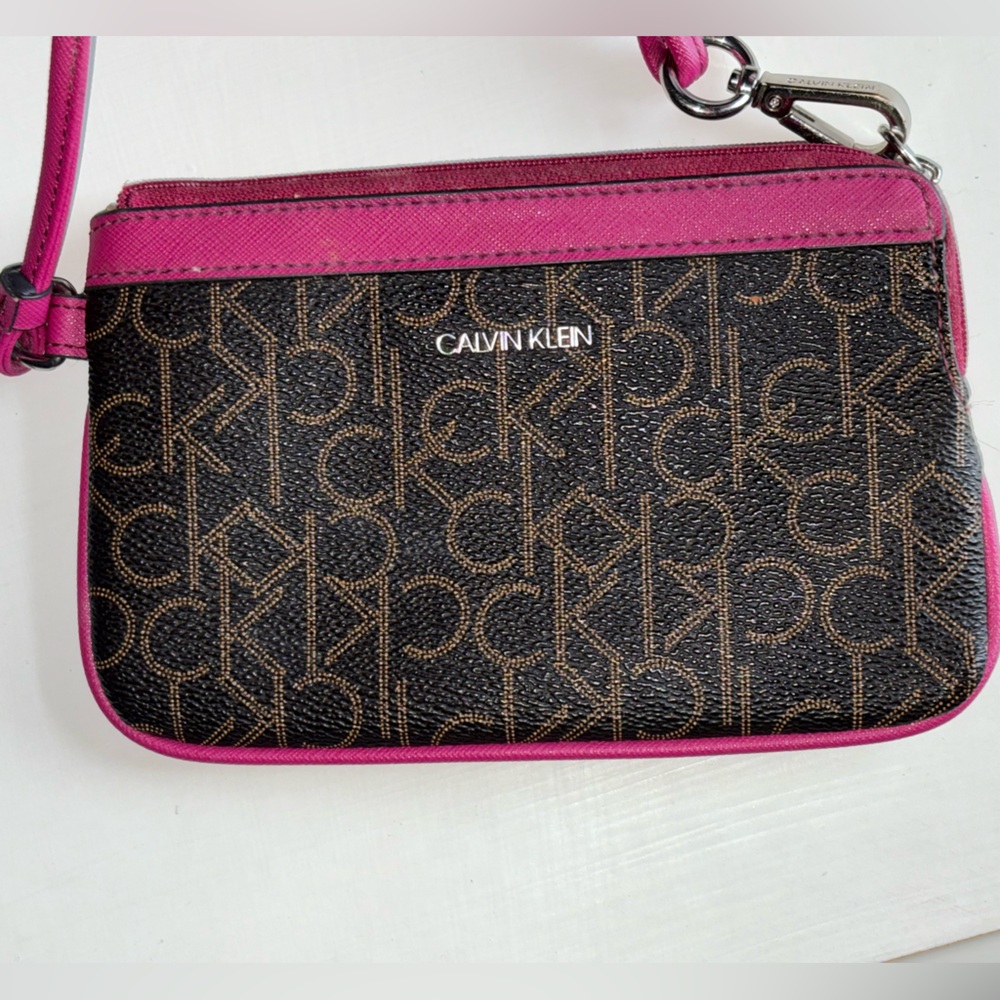 Calvin Klein | Pink & Brown Mongram Wristlet 🤎 - Picture 10 of 11